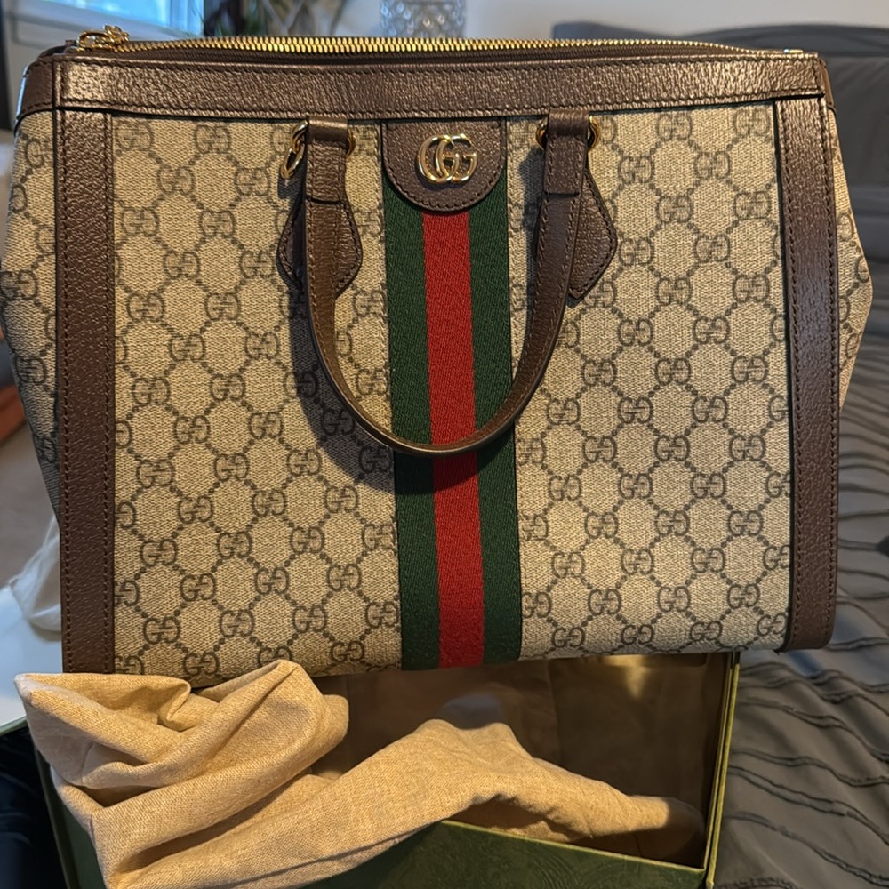 Excellent preloved condition!